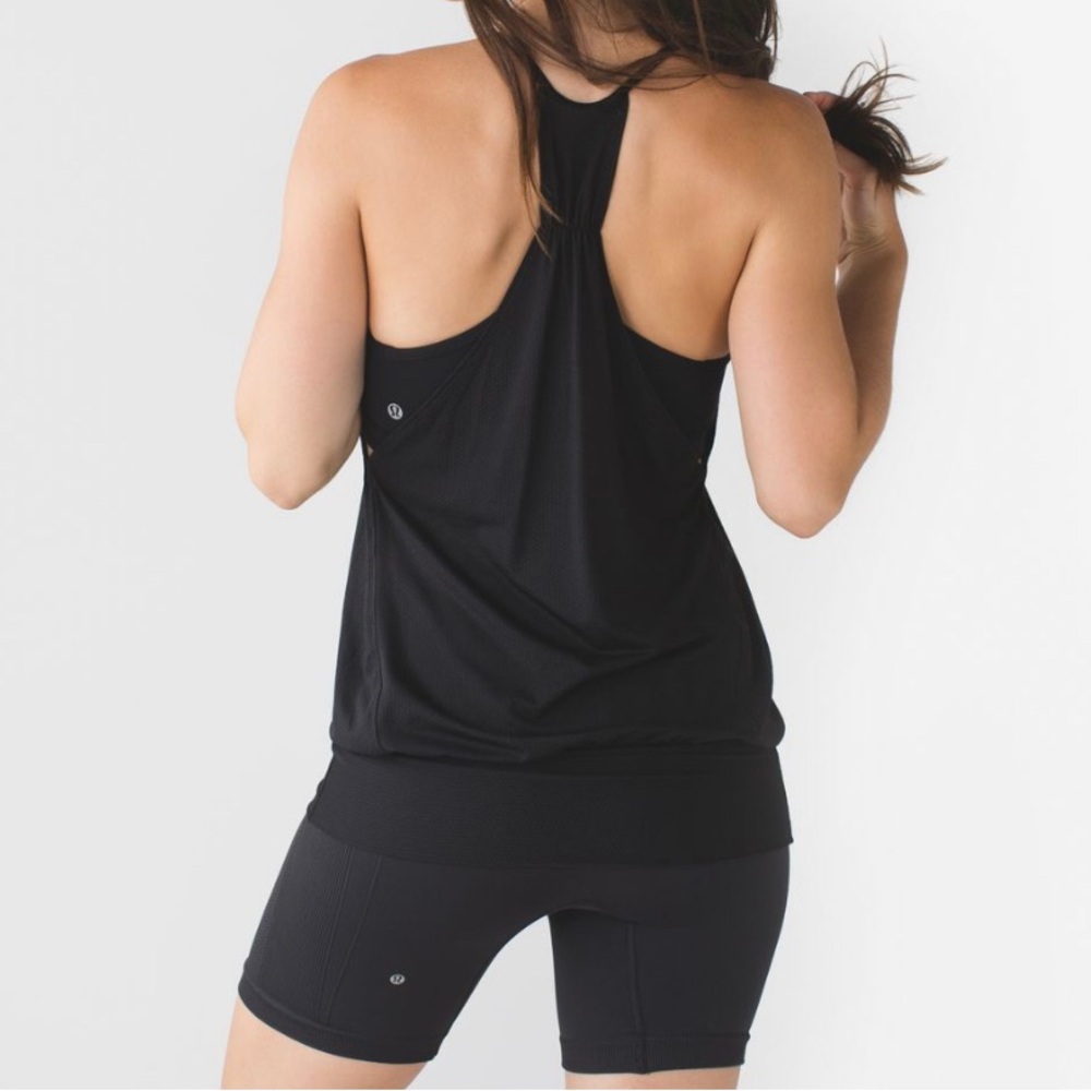 Black LULULEMON NO LIMITS top